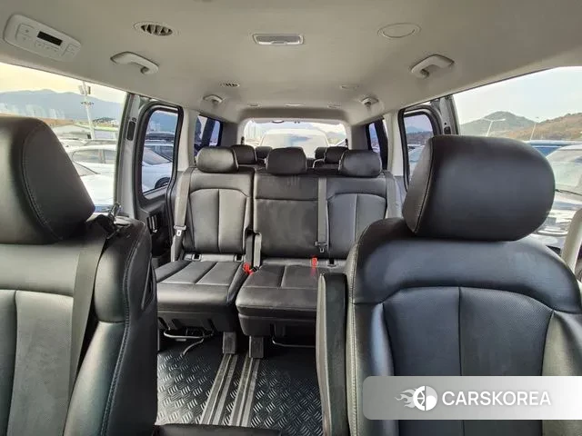 Hyundai Staria 2023 Серебристо-серый из Кореи, фото 5