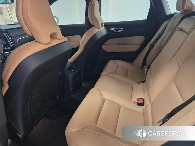 Volvo XC60 second Generation 2024 Белый из Кореи, фото 5