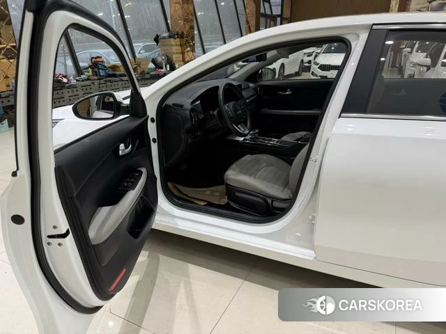 Kia K3 2024 Белый из Китая, фото 5