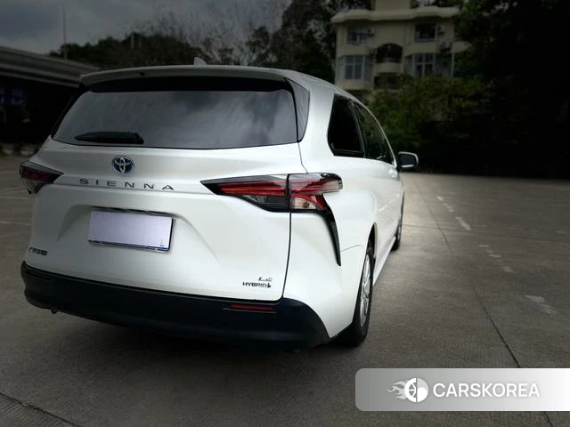 Toyota Saina 2022 Белый из Китая, фото 5