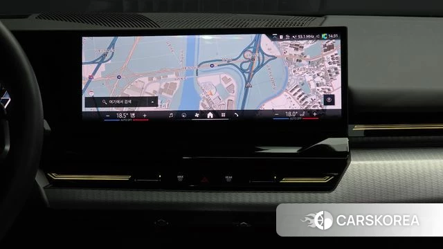 BMW 5 Series (G60) 2024 Светло-серебряный цвет из Кореи, фото 5