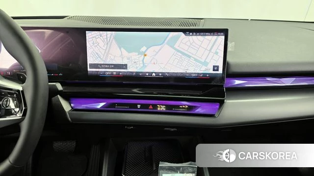 BMW 5 Series (G60) 2025 Небесно-голубой из Кореи, фото 5