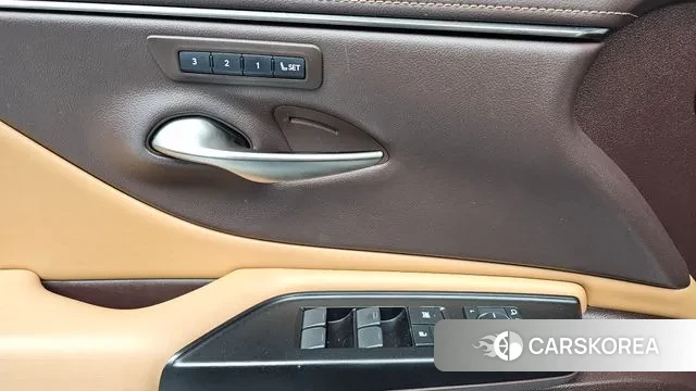 Lexus ES300h 7th generation 2020 Серебряный из Кореи, фото 5