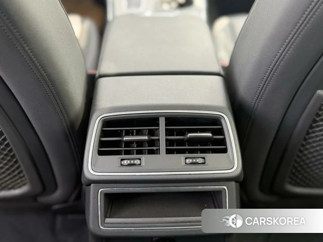 Audi A6 (import) 2020 Черный из Китая, фото 5
