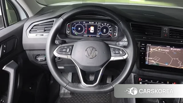 Volkswagen Tiguan second Generation 2022 Белый из Кореи, фото 5