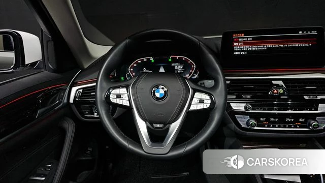 BMW 5 Series (G30) 2023 Белый из Кореи, фото 5
