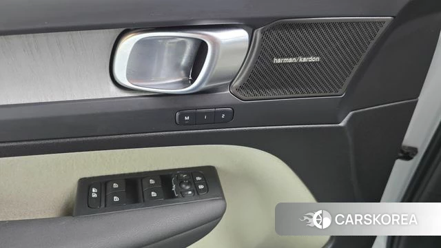 Volvo XC40 2024 Белый из Кореи, фото 5