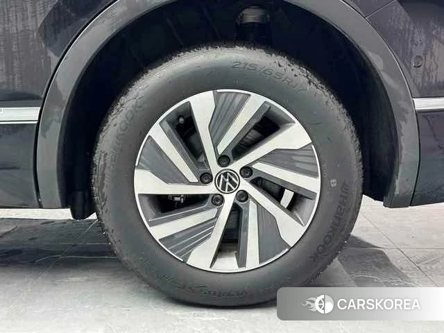 Volkswagen Tiguan L PHEV 2025 Черный из Китая, фото 5