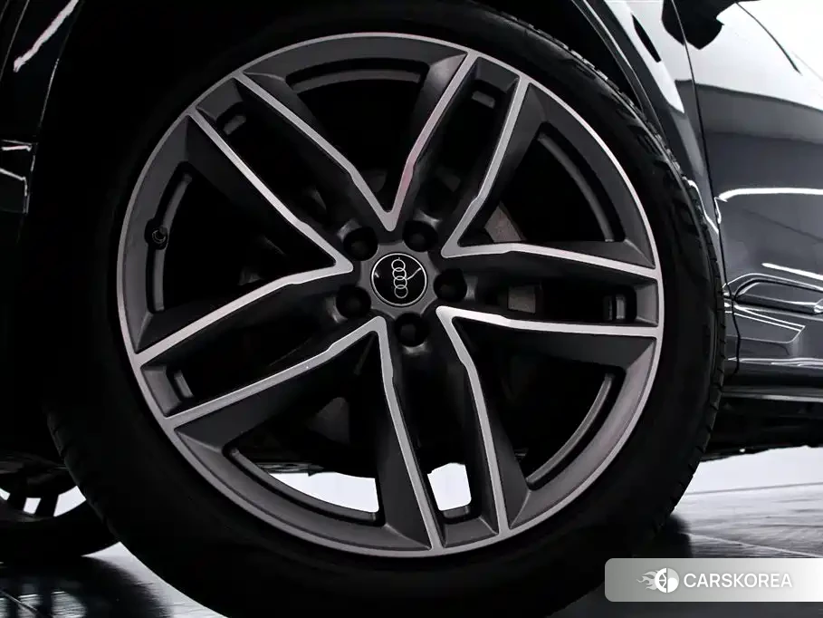 Audi Q7 2025 Черный из Китая, фото 5
