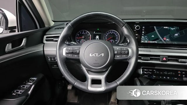 Kia K5 3rd generation 2023 Белый из Кореи, фото 5