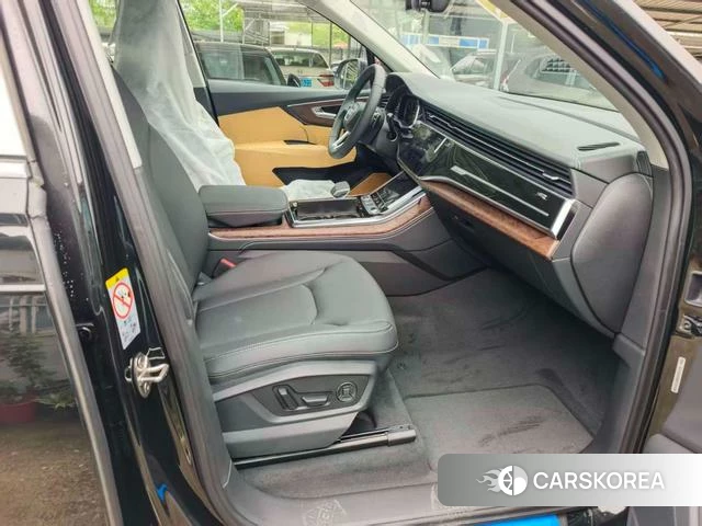 Audi Q7 2026 Черный из Китая, фото 5