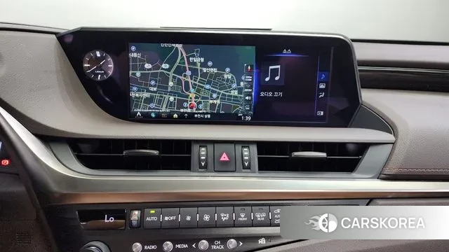 Lexus ES300h 7th generation 2019 Песочный из Кореи, фото 5