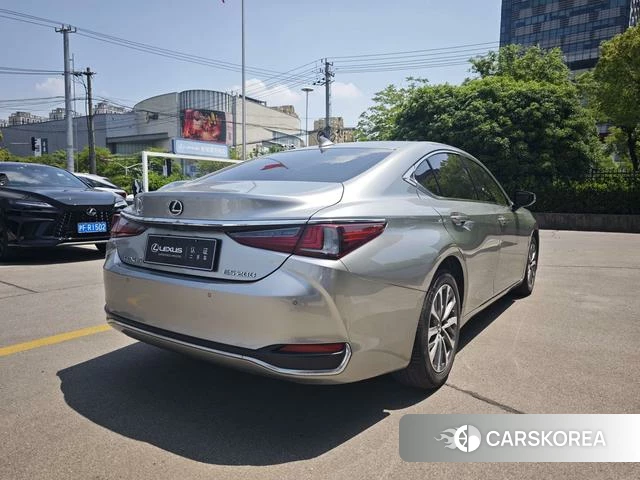 Lexus ES 2023 Серебристо-серый из Китая, фото 5
