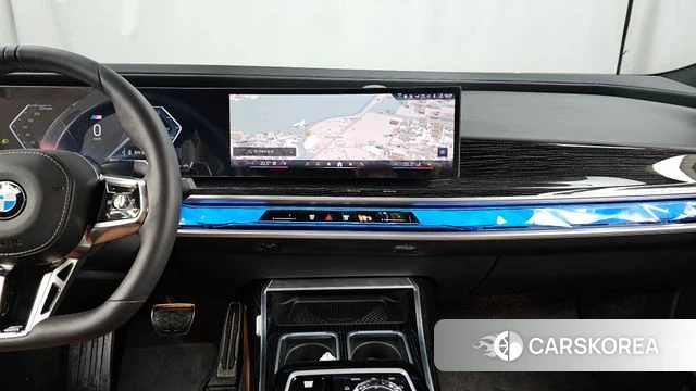 BMW 7 Series (G70) 2025 Белый из Кореи, фото 5