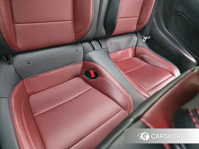 Ford Mustang 7th Generation 2024 Белый из Кореи, фото 5