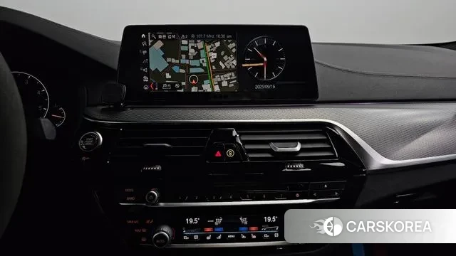 BMW 5 Series (G30) 2019 Белый из Кореи, фото 5