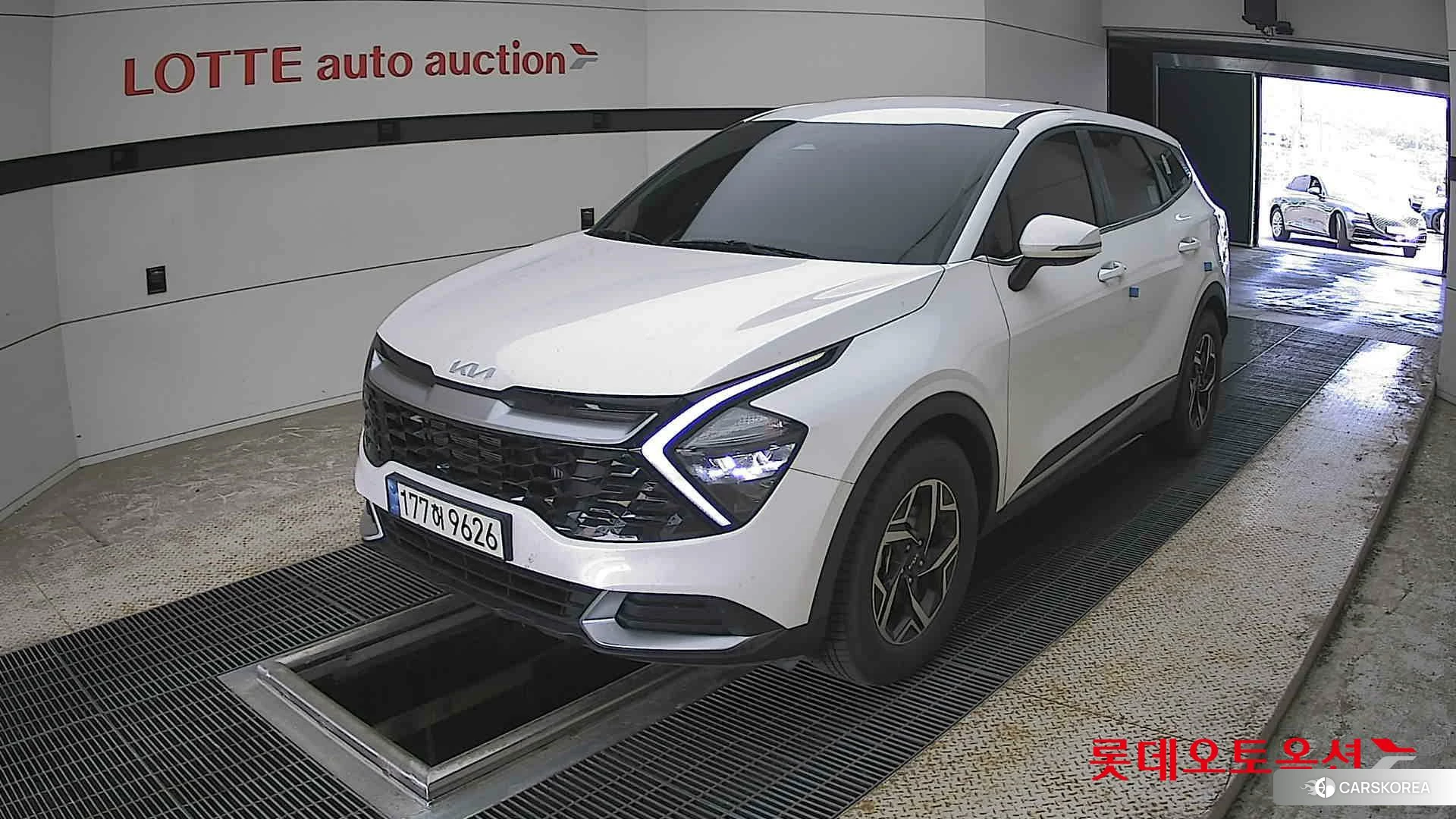 Kia Sportage 2024 Snow White Pearl из Кореи, фото 5