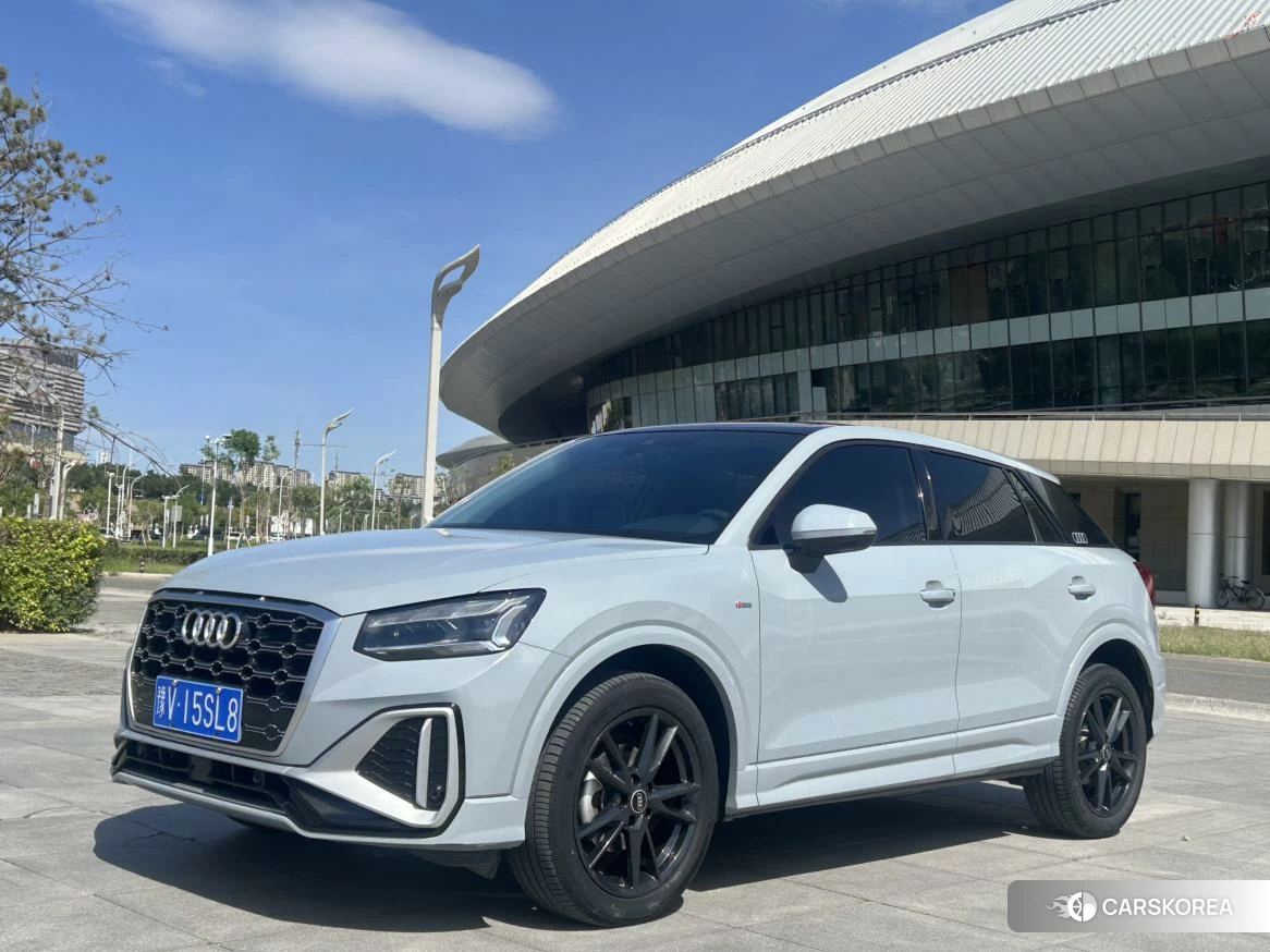 Audi Q2L 2021 Серебристо-серый из Китая, фото 5
