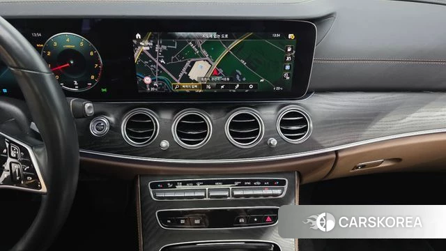 Mercedes-Benz E-Class W213 2023 Белый из Кореи, фото 5