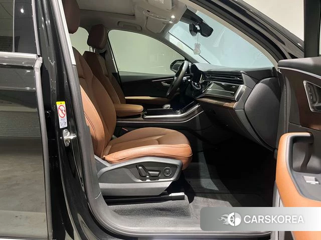 Audi Q7 2022 Черный из Китая, фото 5