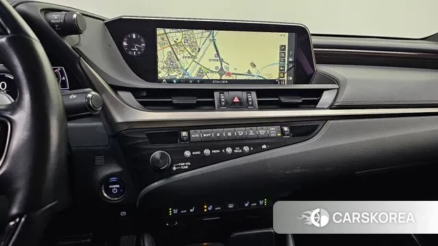 Lexus ES300h 7th generation 2018 Серебристо-серый из Кореи, фото 5