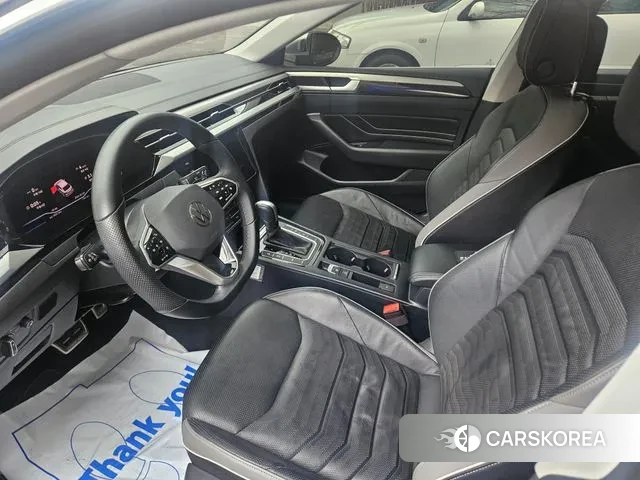 Volkswagen Arteon 2023 Светло-серебряный цвет из Кореи, фото 5