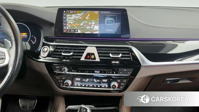 BMW 5 Series (G30) 2019 Белый из Кореи, фото 5