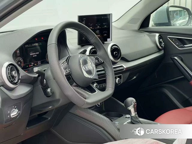 Audi Q2L 2025 Темно-серый из Китая, фото 5
