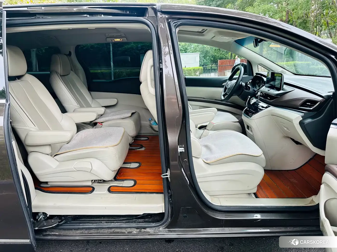 Buick GL8 2020 Champagne/brown из Китая, фото 5