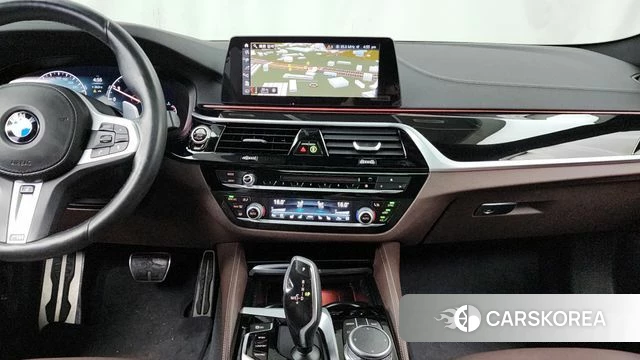 BMW 5 Series (G30) 2019 Серебристо-серый из Кореи, фото 5