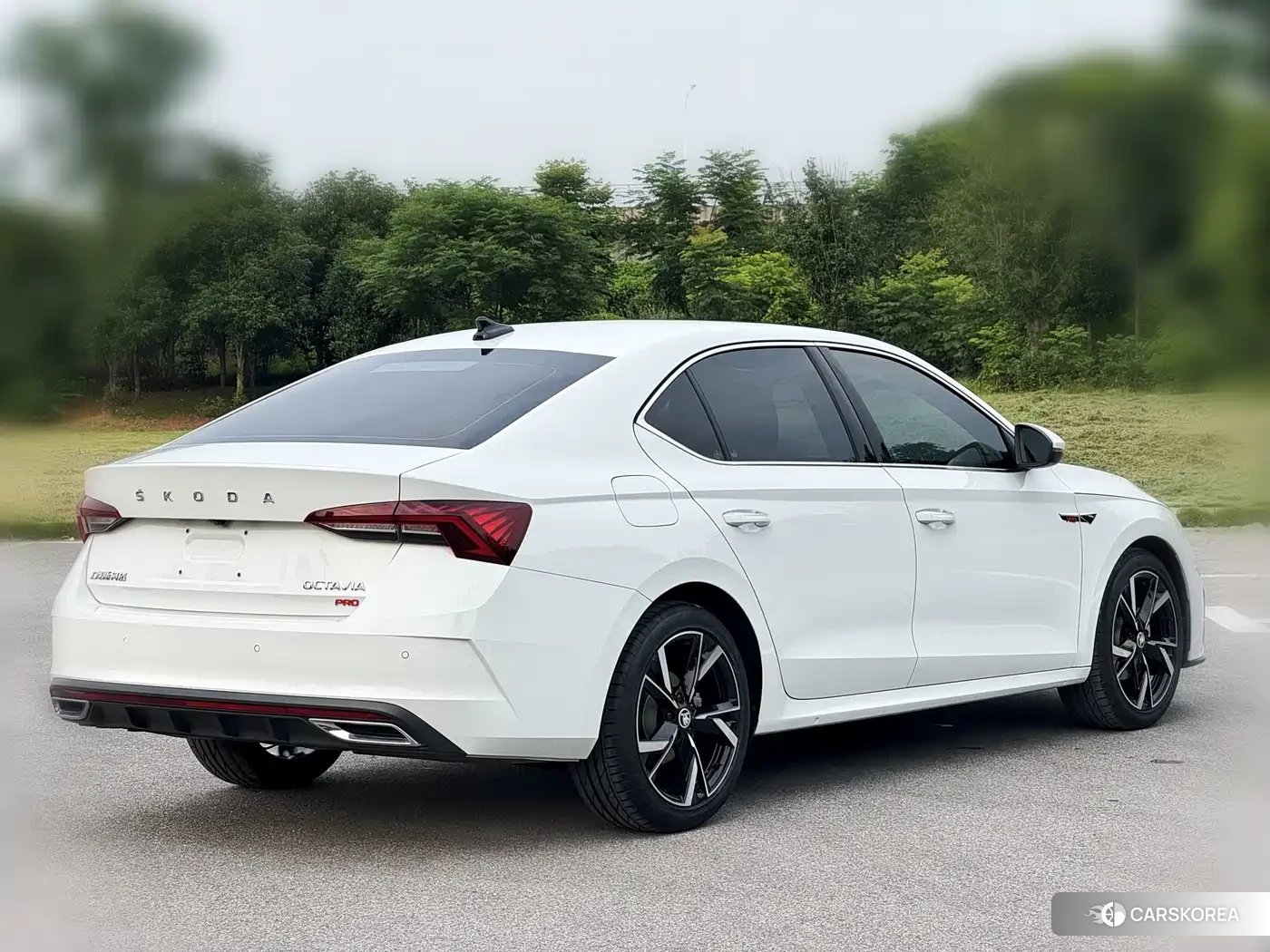 Skoda Octavia 2023 Белый из Китая, фото 5