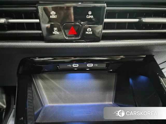 Volkswagen Golf 8th Generation 2024 Серебристо-серый из Кореи, фото 5
