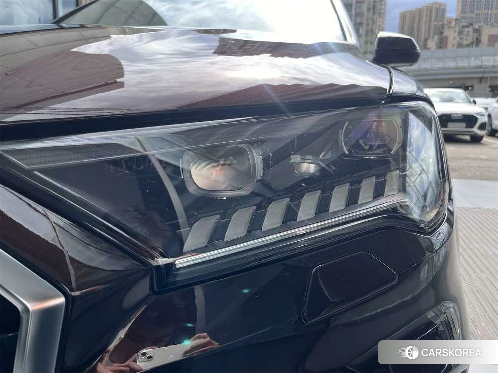 Audi Q7 2020 Черный из Китая, фото 5