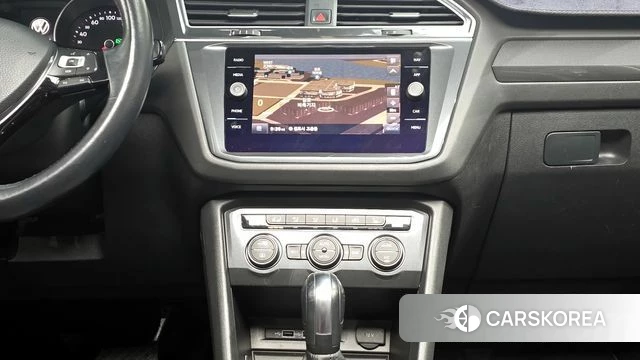 Volkswagen Tiguan second Generation 2019 Белый из Кореи, фото 5