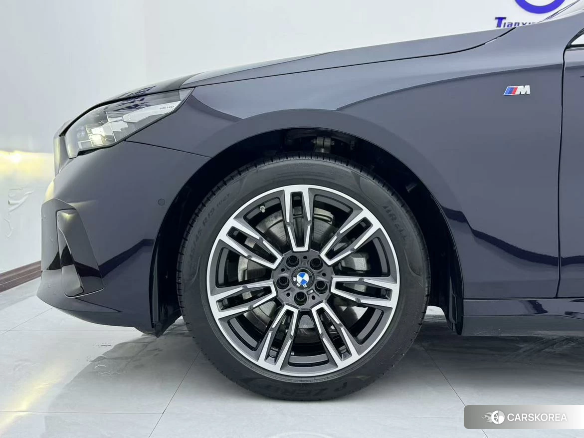 BMW 5 series 2024 Черный из Китая, фото 5