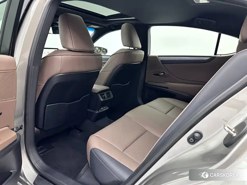 Lexus ES 2025 Champagne/brown из Китая, фото 5