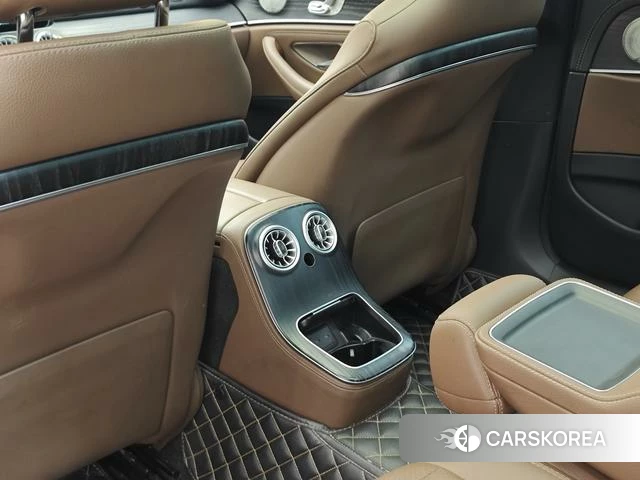Mercedes-Benz E-class 2023 Черный из Китая, фото 5