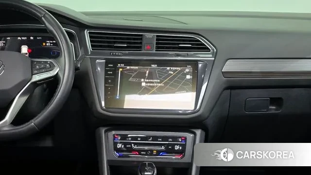 Volkswagen Tiguan Allspace 2023 Белый из Кореи, фото 5