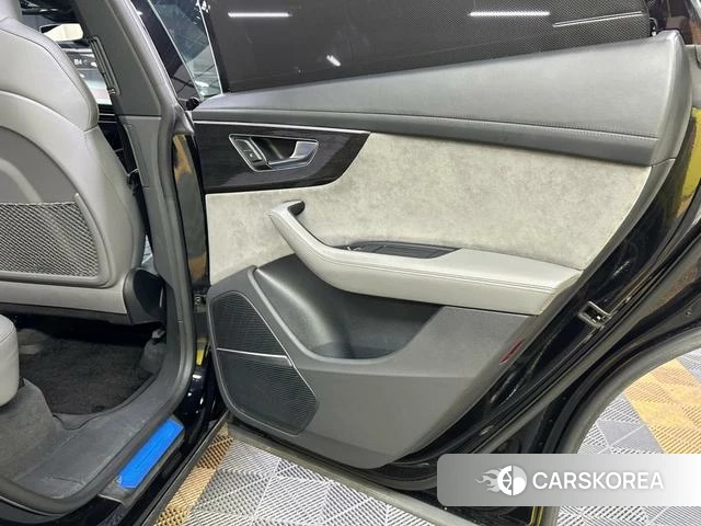 Audi Q8 2021 Черный из Китая, фото 5
