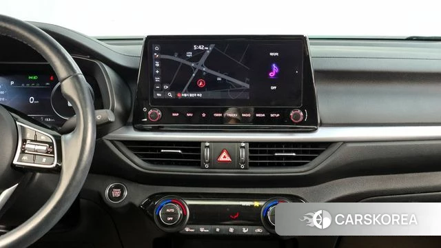 Kia The New K3 2nd generation 2023 Белый из Кореи, фото 5