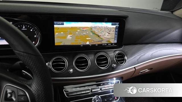 Mercedes-Benz E-Class W213 2018 Белый из Кореи, фото 5