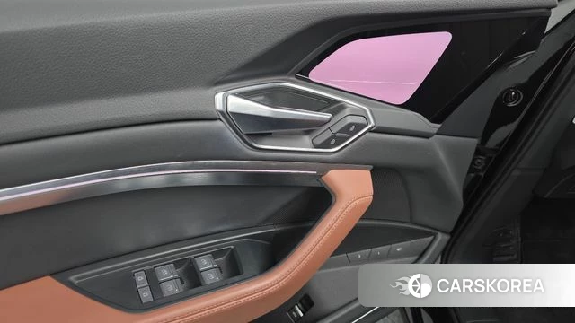 Audi e-Tron 2023 Черный из Кореи, фото 5