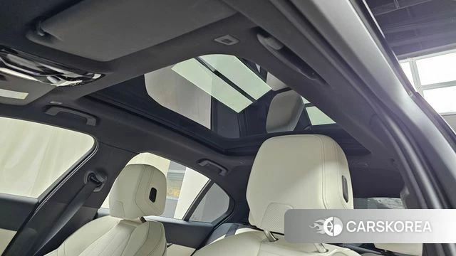 BMW 5 Series (G60) 2024 Серебристо-серый из Кореи, фото 5