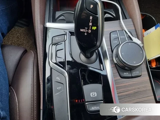 BMW 5 Series (G30) 2018 Белый из Кореи, фото 5