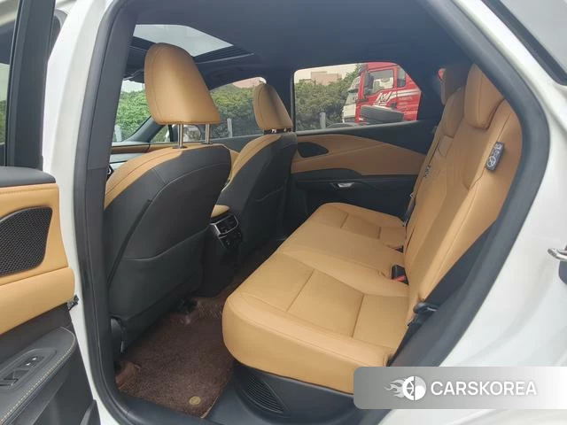 Lexus RX 2023 Белый из Китая, фото 5