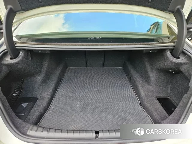 BMW 5 Series (G30) 2019 Белый из Кореи, фото 5