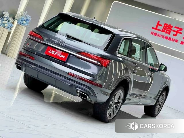 Audi Q7 2024 Серебристо-серый из Китая, фото 5
