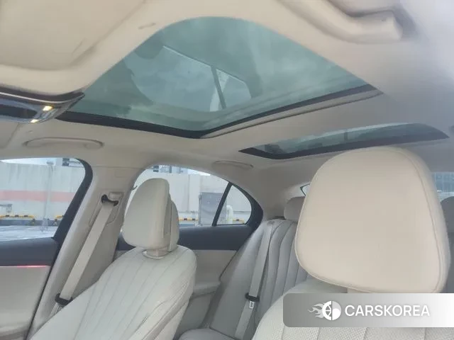 Mercedes-Benz E-Class W214 2024 Белый из Кореи, фото 5