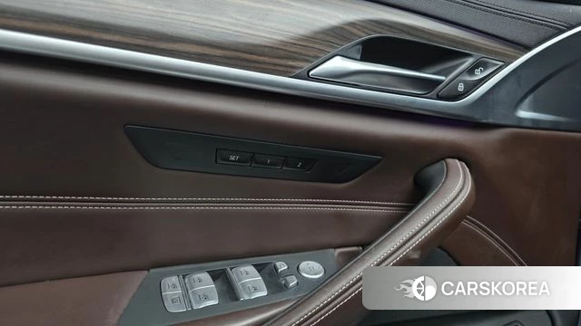 BMW 5 Series (G30) 2020 Небесно-голубой из Кореи, фото 5