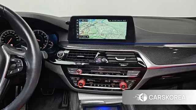 BMW 5 Series (G30) 2018 Белый из Кореи, фото 5